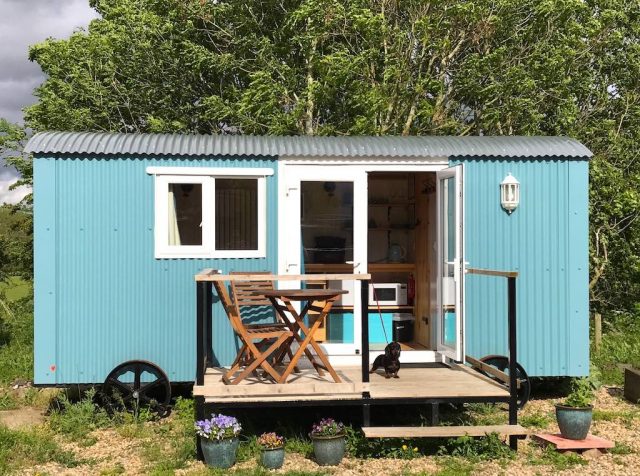 Airbnb Shepherds Hut with Schnitzel
